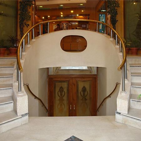 Hotel Singh International Delhi  Exteriör bild