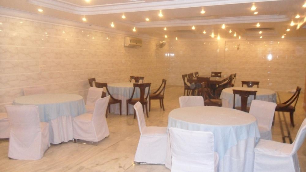 Hotel Singh International Delhi  Exteriör bild