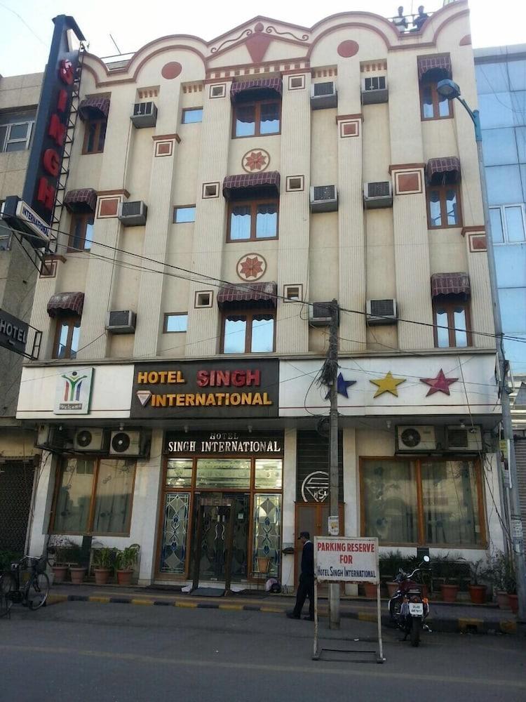 Hotel Singh International Delhi  Exteriör bild
