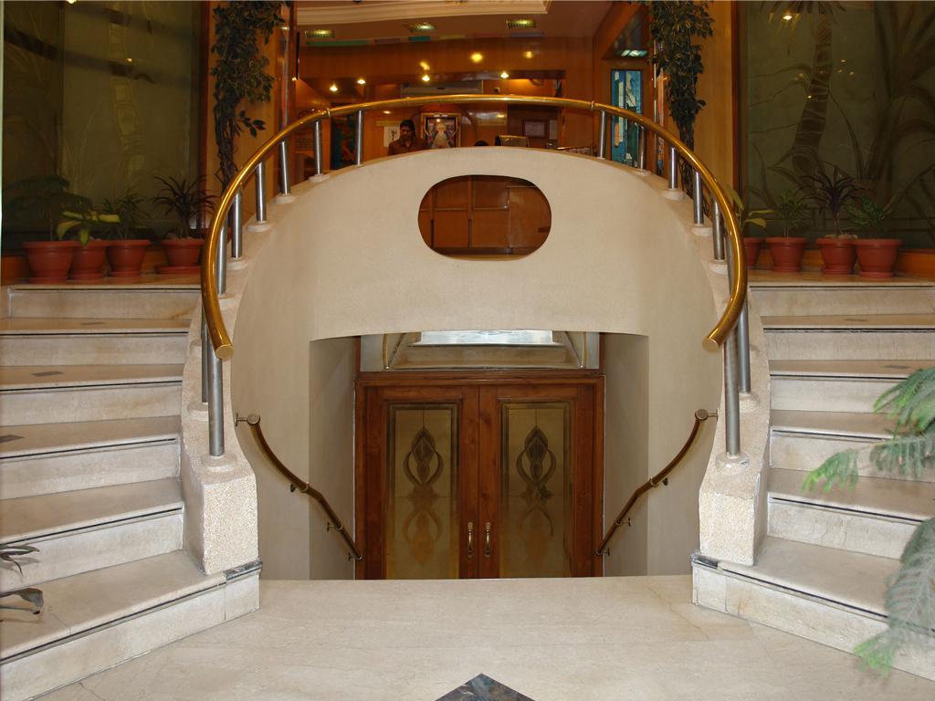 Hotel Singh International Delhi  Exteriör bild
