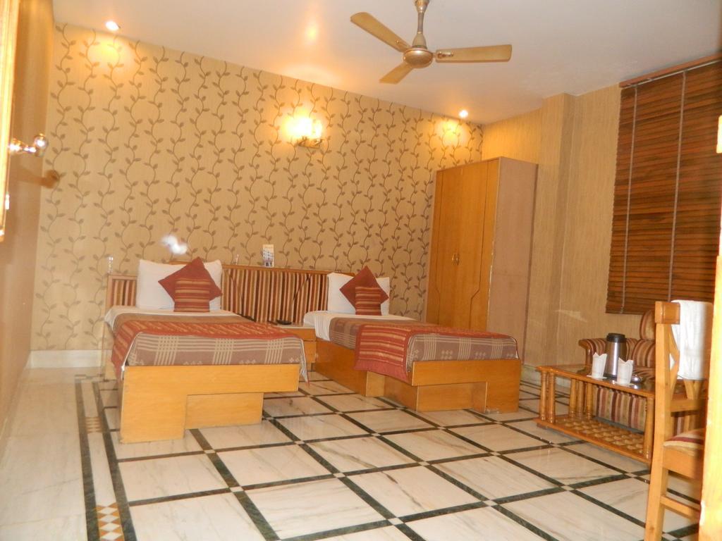Hotel Singh International Delhi  Exteriör bild