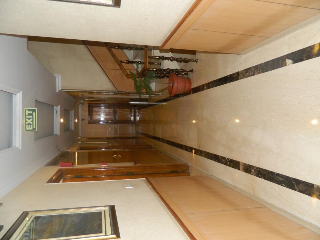 Hotel Singh International Delhi  Exteriör bild