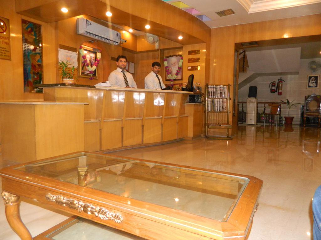 Hotel Singh International Delhi  Exteriör bild