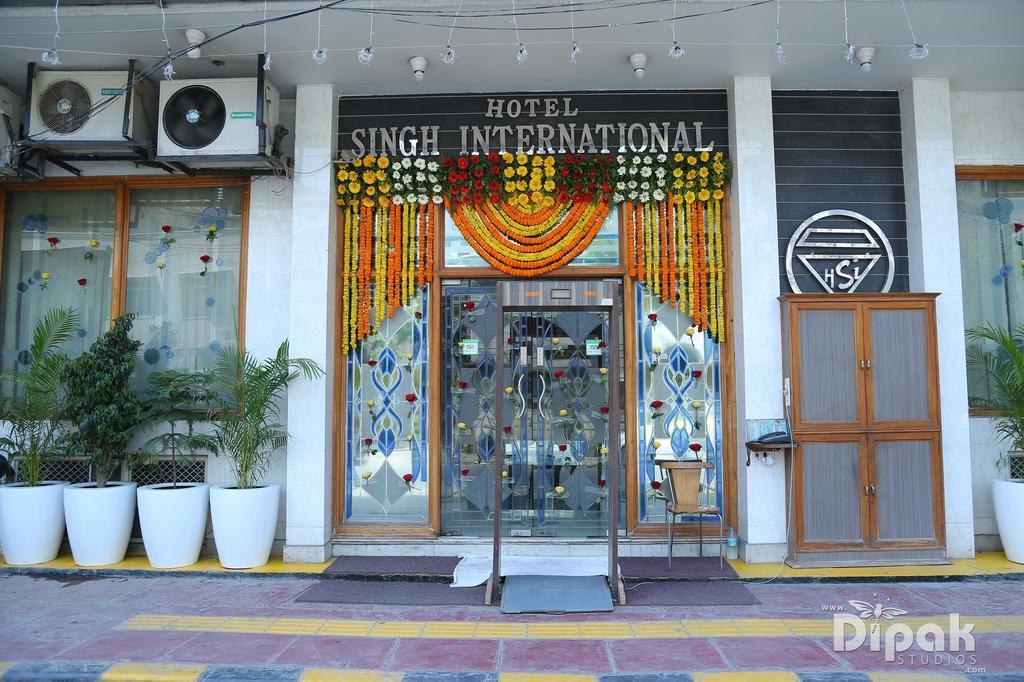 Hotel Singh International Delhi  Exteriör bild