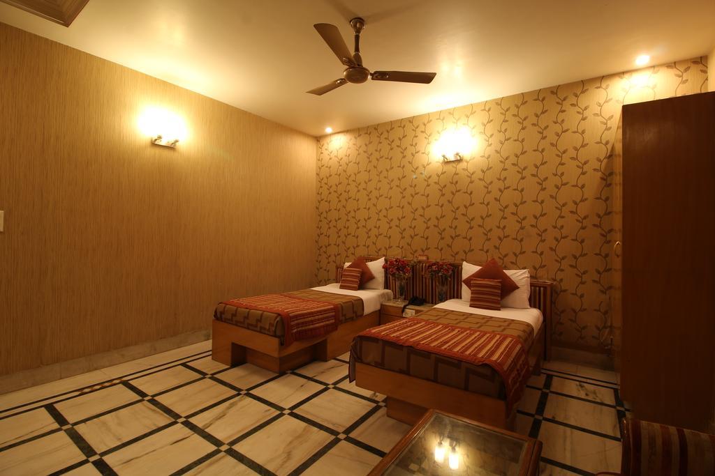 Hotel Singh International Delhi  Exteriör bild