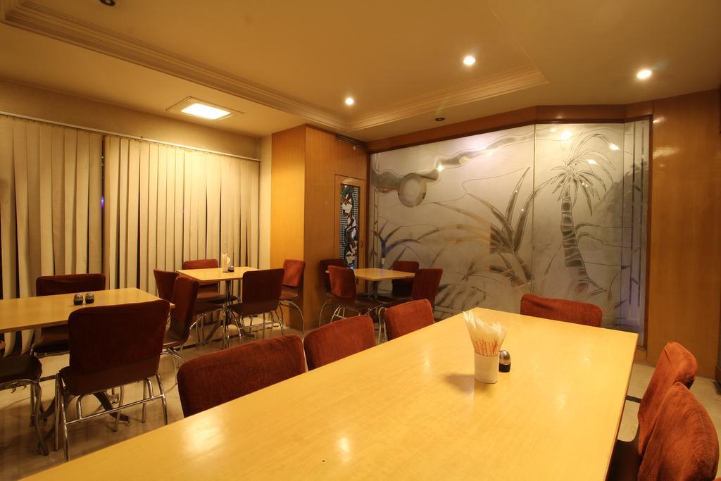 Hotel Singh International Delhi  Exteriör bild