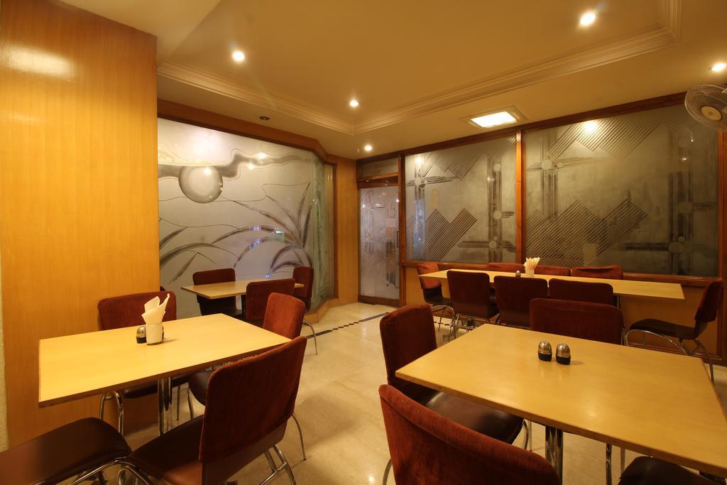Hotel Singh International Delhi  Exteriör bild