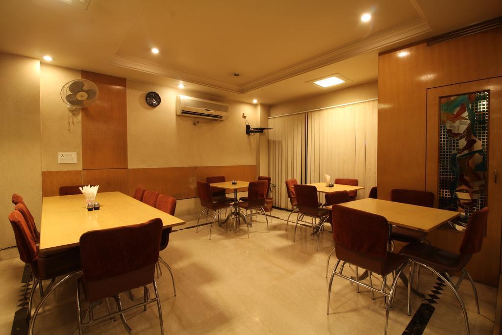Hotel Singh International Delhi  Exteriör bild