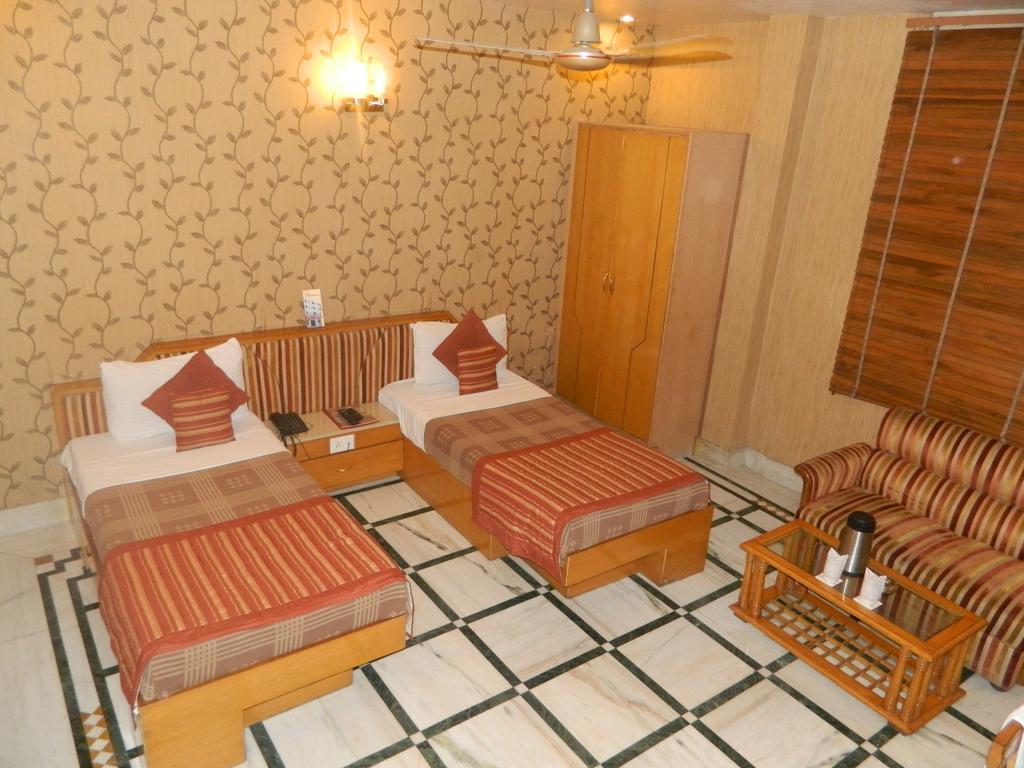 Hotel Singh International Delhi  Rum bild